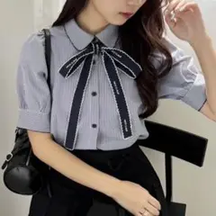 美品　NICE CLAUP ロゴボウタイレースブラウス