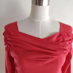 社交ダンス　赤いオフショルダーのお洒落なトップス
