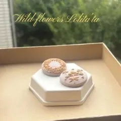 新作　ハンドメイド　刺繍ブローチ　くるみボタン　北欧風　2個セット　124