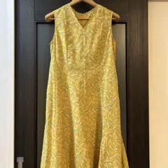 新品 イエローノースリーブロングワンピース
