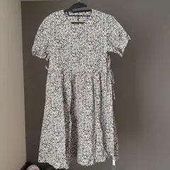 花柄 半袖 ひざ丈ワンピース