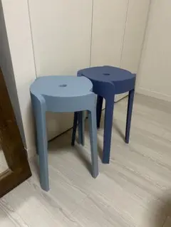青色と紺色のスタッキングスツール