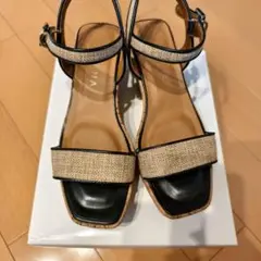 プラットフォームサンダル 黒とベージュ