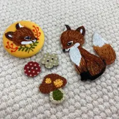 刺繡ワッペン　縫付用　鑑賞用　子ぎつね　一点限り　SH030