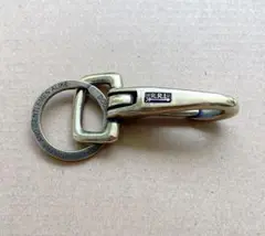 RRLのダブルフック式メタルキーホルダー、ユニークな刻印付き