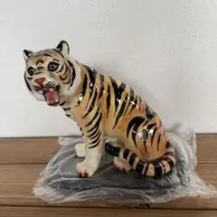 リアルなトラの陶器置物 約15cm