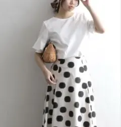 定価12,100円　2024年SS ラッフルスリーブブラウス