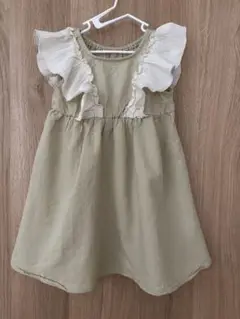 フリル付きノースリーブワンピース
