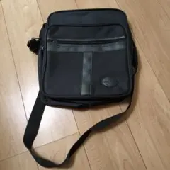 UNITED CLASSY ブラックショルダーバッグ