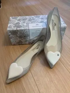 TEMPERATE シルバー ハート型フラットシューズ