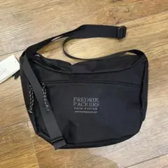 FREDRIK PACKERS ブラック ショルダーバッグ 500D ARC