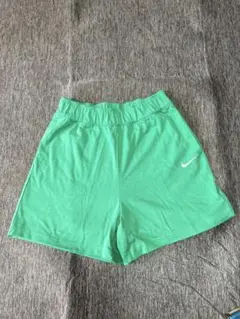 Nike グリーン ショートパンツ