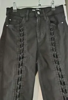 GUESS　ブラックスキニーデニム 肌見せレースアップ　25