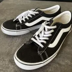 Item thumbnail for item c6d7b051-1b34-412c-b09d-1a7c78be7700