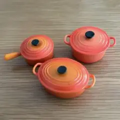 LE CREUSETのミニチュアマグネット オレンジカラー　３個セット