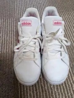adidasスニーカー
