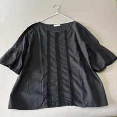 アースミュージックアンドエコロジー　黒　フレアスリーブブラウス　フリーサイズ