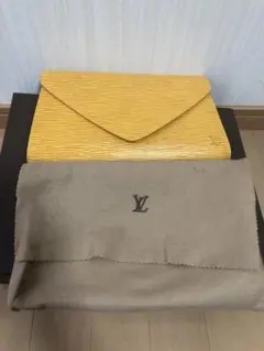 ヴィトン エピ イエロークラッチバッグ