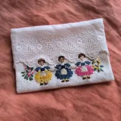 一点物　新品　女の子のクロスステッチ刺繍とヴィンテージレースのティッシュケース