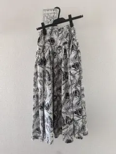 NORMA KAMALIの花柄スカート 左右ポケット付き