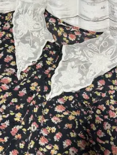 高円寺古着　黒花柄　半袖ブラウス