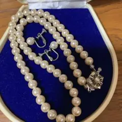 ネックレスとイヤリング