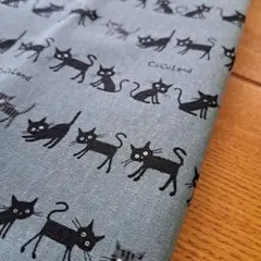 50×25　黒猫たち　緑系　ココランド　綿麻　生地　はぎれ