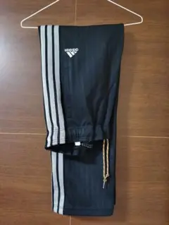 ADIDAS ストライプ ピステパンツ ブラック