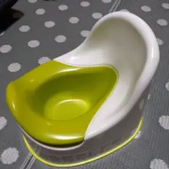 ホワイトとグリーンの補助便座