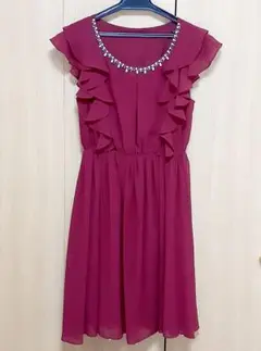 【新品未使用】フリル付きワインレッドドレス★ボルドー★ビジュー付き★Mサイズ