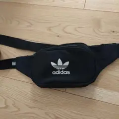 adidas ボディバッグ 黒