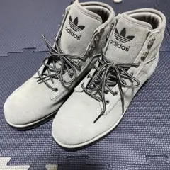 adidas グレー ハイカットシューズ
