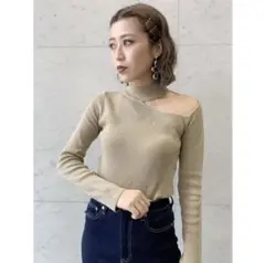 MURUA ショルダーカットタートルニット