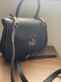 CHARLES & KEITH ブラックショルダーバッグ