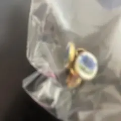 中古品　青い花デザインの金色リング　15ー222