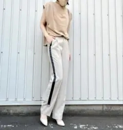 AGNOST サイドベルテッド スラックス ベージュ