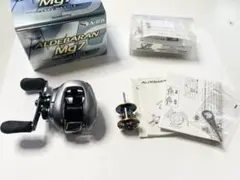 シマノ ベイトリール 09 アルデバランMg7 (左) 夢屋スプール