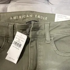 新品　AMERICAN EAGLE スキニーデニムパンツ