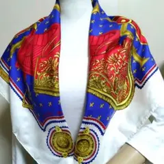 HERMESエルメスカレ90 カバーへの腰掛け