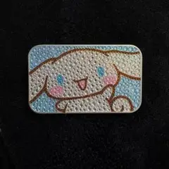 シナモンロール　キラキラ缶