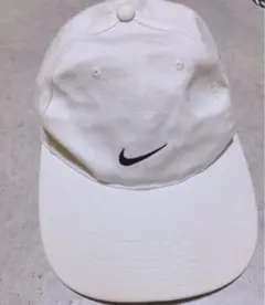 NIKE ナイキ　ロゴ入り　帽子　白　ホワイト　スポーツ　キャップ
