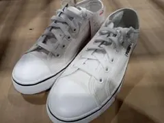 7【激安】PUMAプーマレディーススニーカーシューズ白 25cm