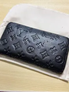 ラウンドファスナーブラック長財布