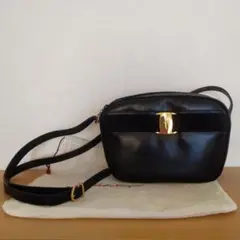 本日値下げ中!⭐美品⭐サルバトーレフェラガモ ヴァラ リボン ショルダーバッグ