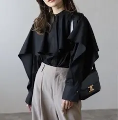 Bonjour sagan ラッフルフリルシャツ　ブラック