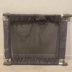 グレーの折りたたみ　ベビーゲート