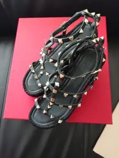 【VALENTINO GARAVANI】スタッズ ウェッジサンダル