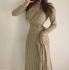 〔新品〕ニットワンピース プリーツ カシュクール リブニット ベージュ M