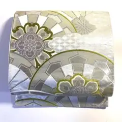 2m2106 袋帯 絹 唐織 銀色 緑 白 柄物 和装 着物