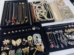 アクセサリーまとめ売りネックレス リング ブローチ イヤリング 時計など
